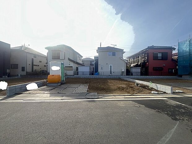 戸建てが立ち並ぶ静かな住宅街。四季折々の移り変わりを感じながら自然と楽しみ、暮らす、そんな毎日を日々の中で感じられる住環境