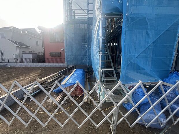 セカンドカーや来客時にも便利なカースペース2台分ございます。 