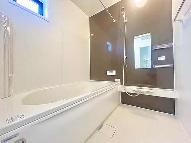 1日の疲れを取るゆとりある浴室です。 