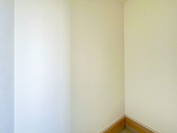 土間収納付きでベビーカーやゴルフバック、お子様のおもちゃもスッキリ収納できます。 