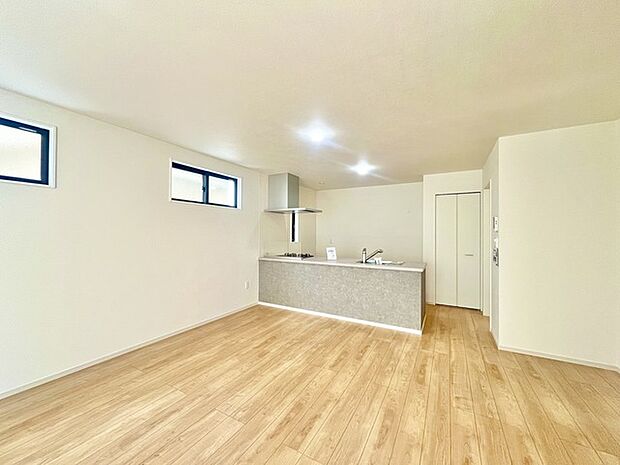 夕食の時間。家族、友人、両親、親戚との会話がより料理を美味しくしてくれる。あっという間に時間が過ぎてしまう居心地の良さは、普段はほっとする空間としてここにあります。 