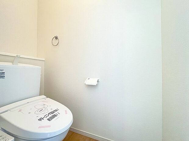 1.2階にそれぞれトレイがございます。朝の混雑時に分散して利用できるほか、ゲスト用としても使い分けることもできます。