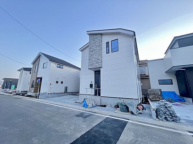 6m幅員の道路に面しておりお車の運転が苦手な方でも安心して出入りいただけます。