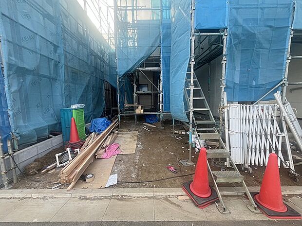 セカンドカーや来客時にも便利なカースペース2台分ございます。 