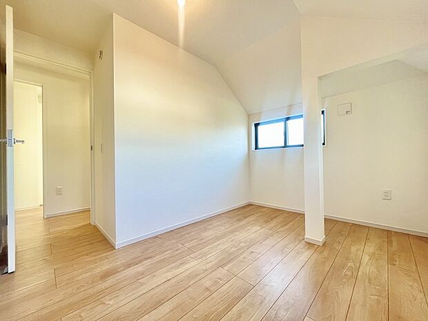 2面採光を確保した明るい室内は、爽やかな風を感じる居心地の良い空間です。