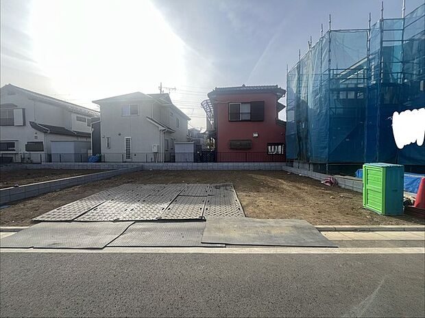 戸建てが立ち並ぶ静かな住宅街。四季折々の移り変わりを感じながら自然と楽しみ、暮らす、そんな毎日を日々の中で感じられる住環境 