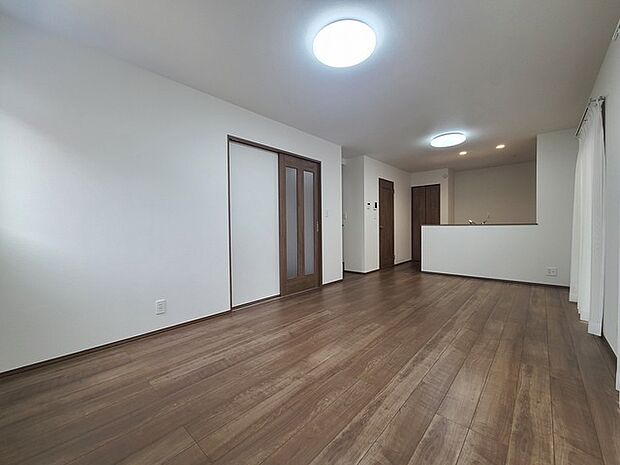 夕食の時間。家族、友人、両親、親戚との会話がより料理を美味しくしてくれる。あっという間に時間が過ぎてしまう居心地の良さは、普段はほっとする空間としてここにあります。