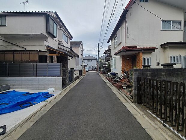 戸建てが立ち並ぶ静かな住宅街。四季折々の移り変わりを感じながら自然と楽しみ、暮らす、そんな毎日を日々の中で感じられる住環境