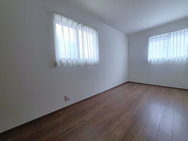 2面採光を確保した明るい室内は、爽やかな風を感じる居心地の良い空間です。 