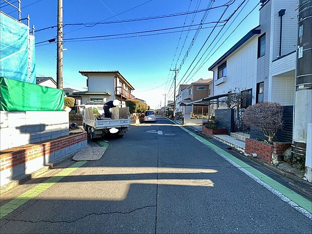 戸建てが立ち並ぶ静かな住宅街。四季折々の移り変わりを感じながら自然と楽しみ、暮らす、そんな毎日を日々の中で感じられる住環境 