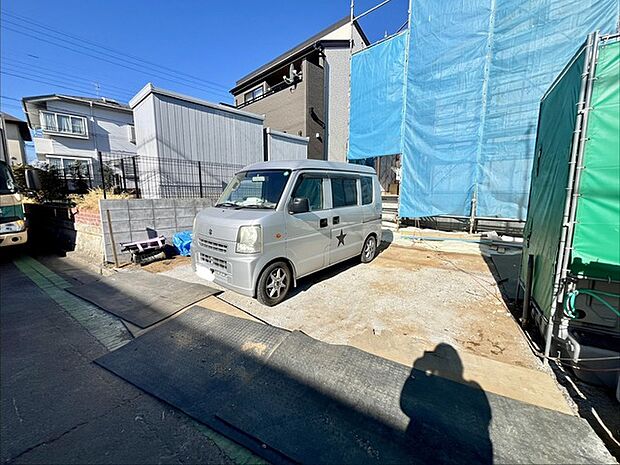 セカンドカーや来客時にも便利なカースペース2台分ございます。 