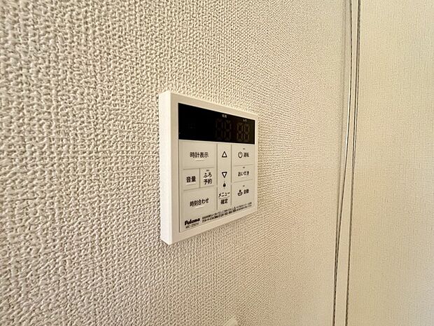 花粉や雨の日、寒い冬の時期に嬉しい浴室乾燥機。換気機能で入浴時に湿気を換気しカビの防止にもなります。  