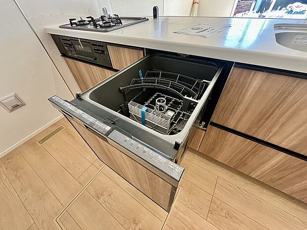 家事時間を短縮できる食洗器付き、毎日の負担を減らしてお料理を楽しめる嬉しい設備です。 