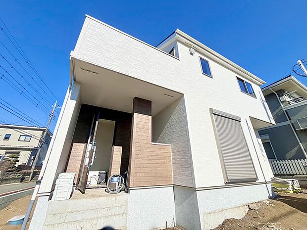 戸建てが立ち並ぶ静かな住宅街。四季折々の移り変わりを感じながら自然と楽しみ、暮らす、そんな毎日を日々の中で感じられる住環境 