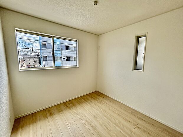 衣類の整理整頓に嬉しいクローゼット付きのお部屋。お子様のお部屋としても便利です。
