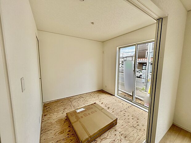 和室があるとやはりどこか心落ち着いてしまいます。客間としてもちょうど良い約4.5帖。 