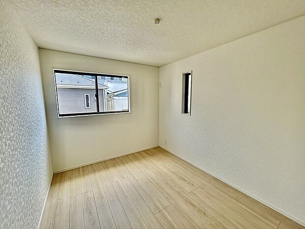 2面採光を確保した明るい室内は、爽やかな風を感じる居心地の良い空間です。 