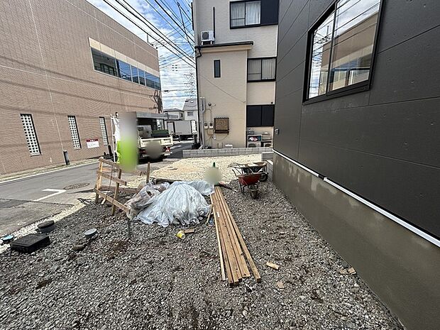 カースペースは1台駐車できます。車庫の出し入れのしやすさなど、実際に現地にてご確認ください。