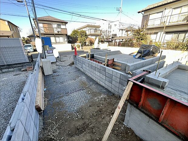 セカンドカーや来客時にも便利なカースペース2台分ございます。