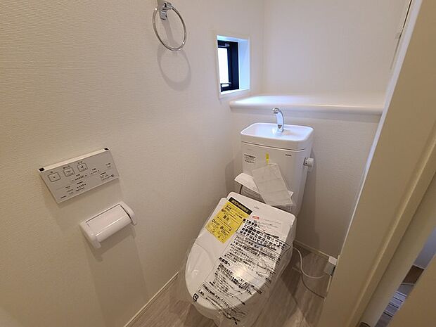 1.2階にそれぞれトレイがございます。朝の混雑時に分散して利用できるほか、ゲスト用としても使い分けることもできます。