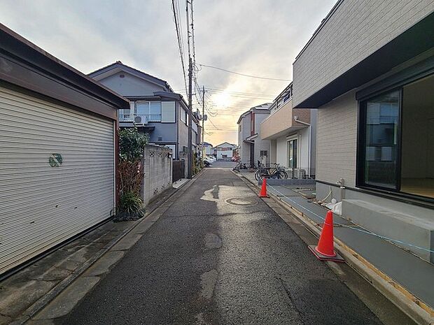 戸建てが立ち並ぶ静かな住宅街。四季折々の移り変わりを感じながら自然と楽しみ、暮らす、そんな毎日を日々の中で感じられる住環境 