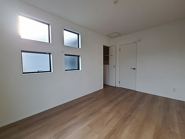 大容量クローゼット付き!家族の成長と共に増える荷物もスッキリ収納。