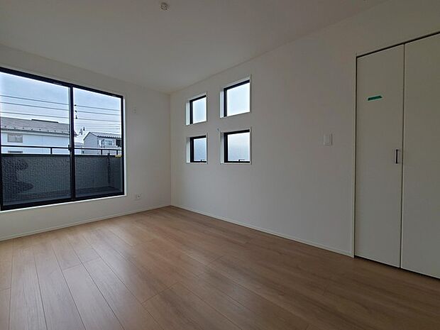 2面採光を確保した明るい室内は、爽やかな風を感じる居心地の良い空間です。