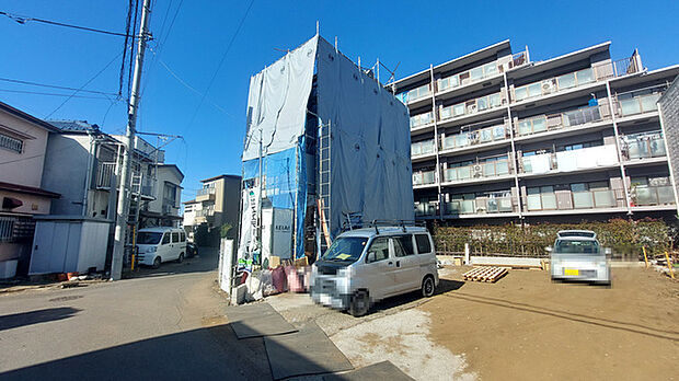 南道路に面しており日中もたくさんの陽が入ります。風通りや周辺環境など実際に現地にてご確認ください。