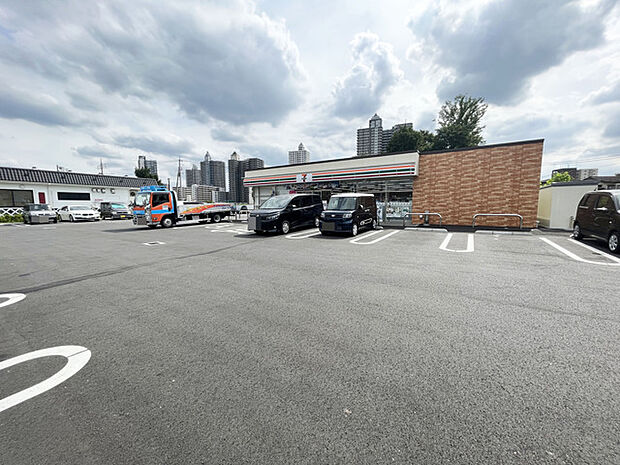 セブンイレブン　所沢有楽町店（200m）