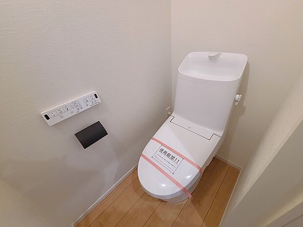 1.2階にそれぞれトレイがございます。朝の混雑時に分散して利用できるほか、ゲスト用としても使い分けることもできます。 