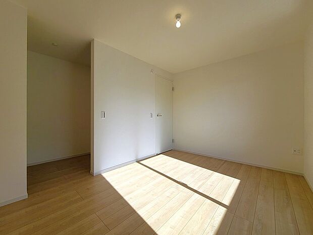 収納で悩む時間をなくしたい。家族の衣服が多くても頼もしいWIC（ウォークインクローゼット） 