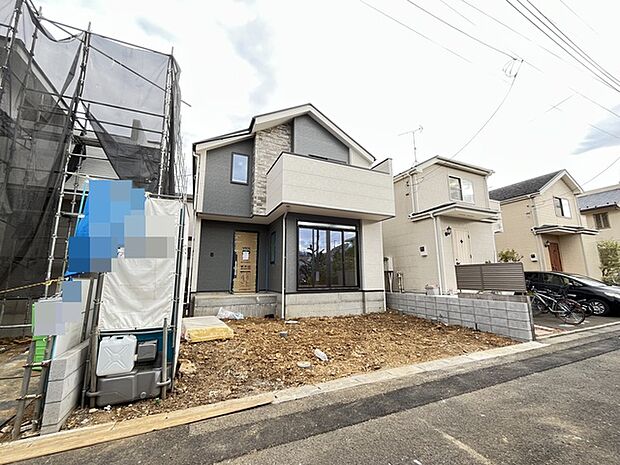 戸建てが立ち並ぶ静かな住宅街。四季折々の移り変わりを感じながら自然と楽しみ、暮らす、そんな毎日を日々の中で感じられる住環境