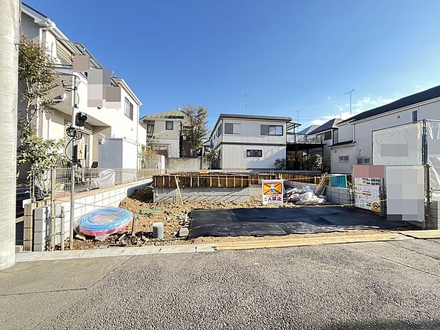 セカンドカーや来客時にも便利なカースペース2台分ございます。 