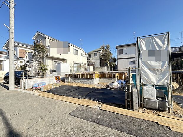 戸建てが立ち並ぶ静かな住宅街。四季折々の移り変わりを感じながら自然と楽しみ、暮らす、そんな毎日を日々の中で感じられる住環境 