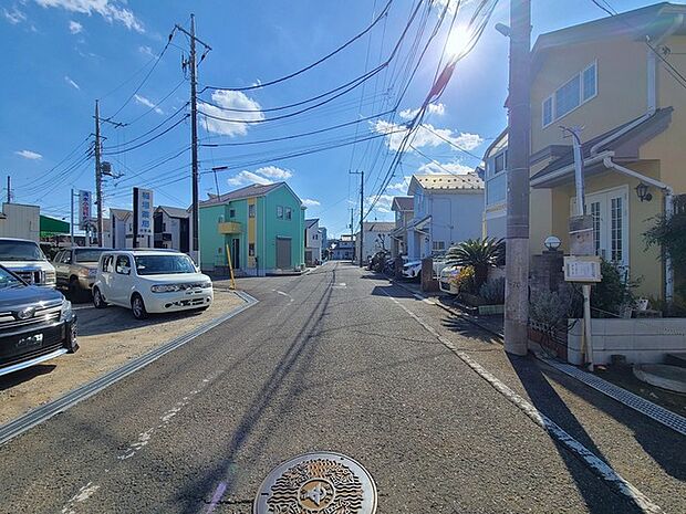 戸建てが立ち並ぶ静かな住宅街。四季折々の移り変わりを感じながら自然と楽しみ、暮らす、そんな毎日を日々の中で感じられる住環境