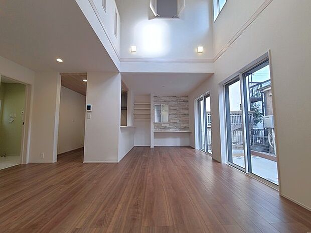 夕食の時間。家族、友人、両親、親戚との会話がより料理を美味しくしてくれる。あっという間に時間が過ぎてしまう居心地の良さは、普段はほっとする空間としてここにあります。 