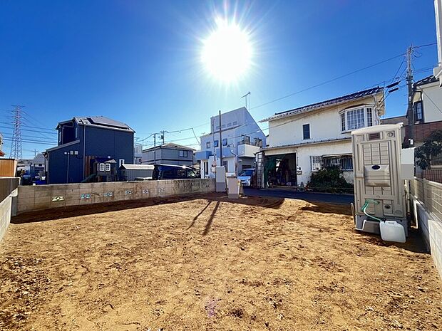 街並みに溶け込む、静かな佇まい 