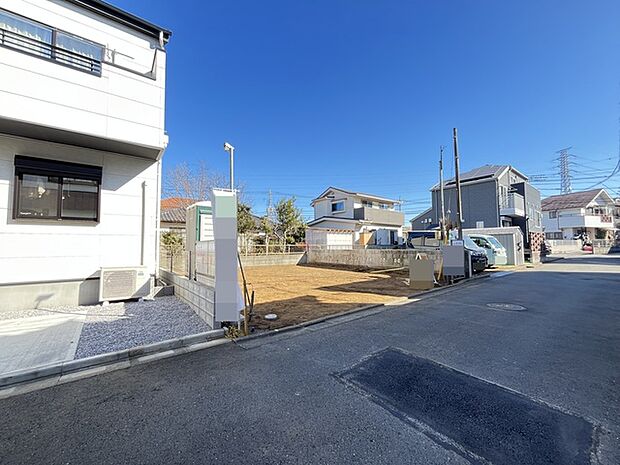 南道路に面しており日中もたくさんの陽が入ります。風通りや周辺環境など実際に現地にてご確認ください。