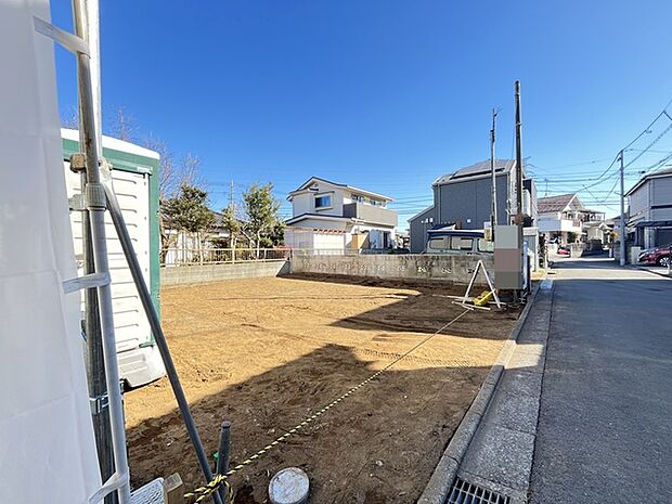 カースペースは1台駐車できます。車庫の出し入れのしやすさなど、実際に現地にてご確認ください。