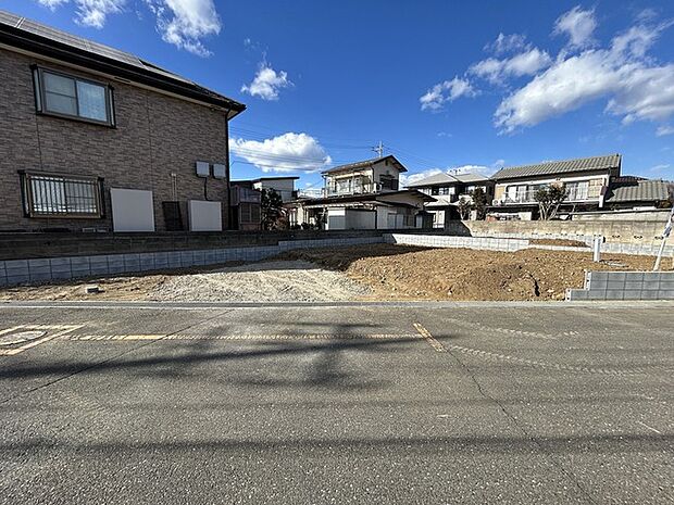 セカンドカーや来客時にも便利なカースペース2台分ございます。 