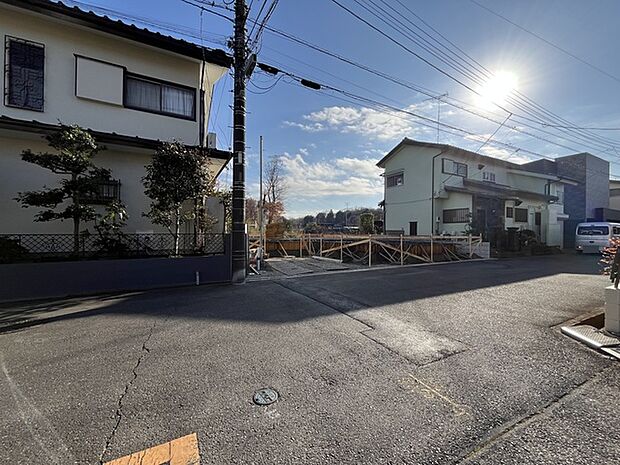 セカンドカーや来客時にも便利なカースペース2台分ございます。 