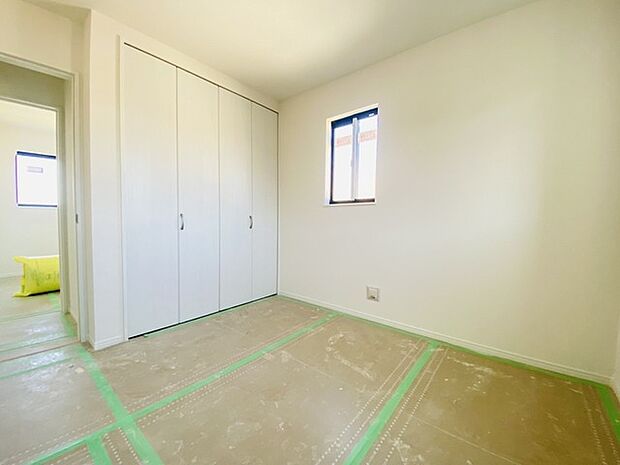 広々収納で、仕事着、普段着をまとめて収納できます。