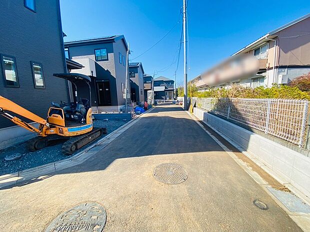 前面道路は通り抜けができないため、交通量が少なく静かな住環境です。