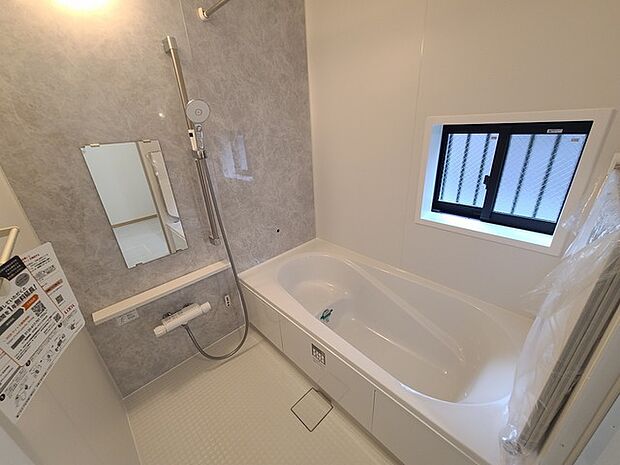 1日の疲れを取るゆとりある浴室です。 