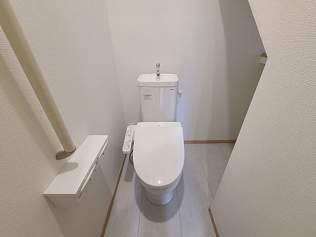 1.2階にそれぞれトレイがございます。朝の混雑時に分散して利用できるほか、ゲスト用としても使い分けることもできます。