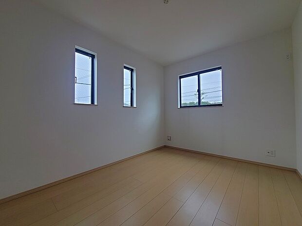 2面採光を確保した明るい室内は、爽やかな風を感じる居心地の良い空間です。 