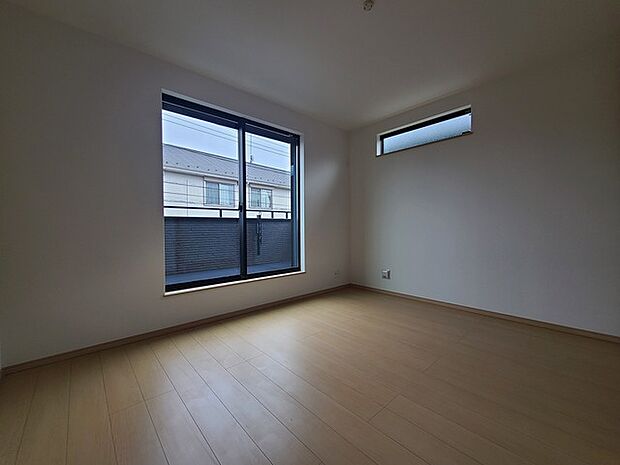 2面採光を確保した明るい室内は、爽やかな風を感じる居心地の良い空間です。 