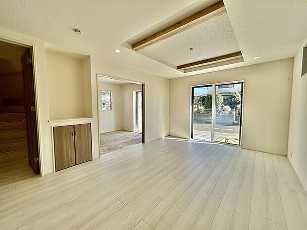 夕食の時間。家族、友人、両親、親戚との会話がより料理を美味しくしてくれる。あっという間に時間が過ぎてしまう居心地の良さは、普段はほっとする空間としてここにあります。