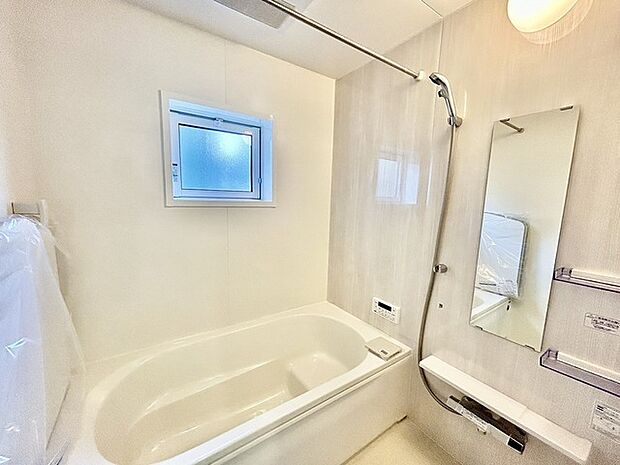 一緒にお風呂に入っている子供達の声がリビングまで聞こえてきそうな広々とした1坪バス