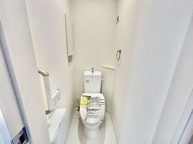 1.2階にそれぞれトレイがございます。朝の混雑時に分散して利用できるほか、ゲスト用としても使い分けることもできます。